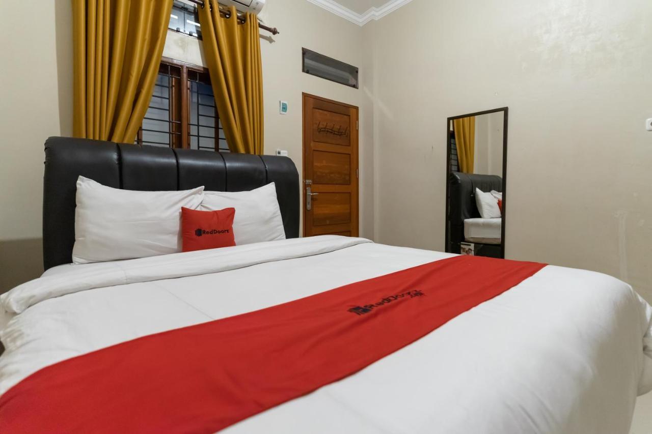 Reddoorz At Joyce Guest House Medan Ngoại thất bức ảnh