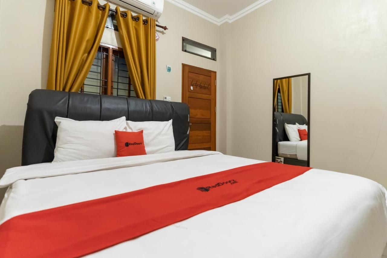 Reddoorz At Joyce Guest House Medan Ngoại thất bức ảnh