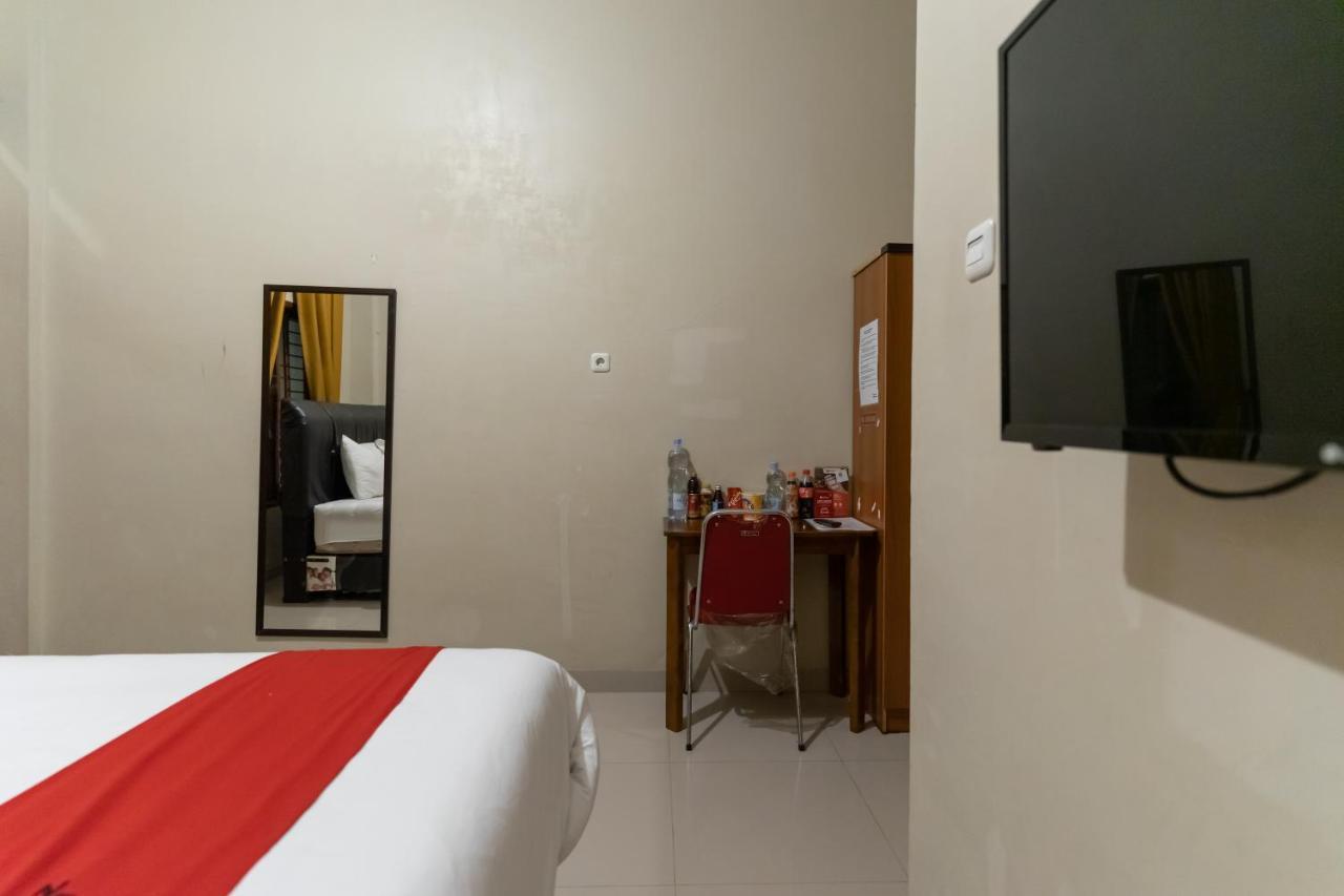 Reddoorz At Joyce Guest House Medan Ngoại thất bức ảnh