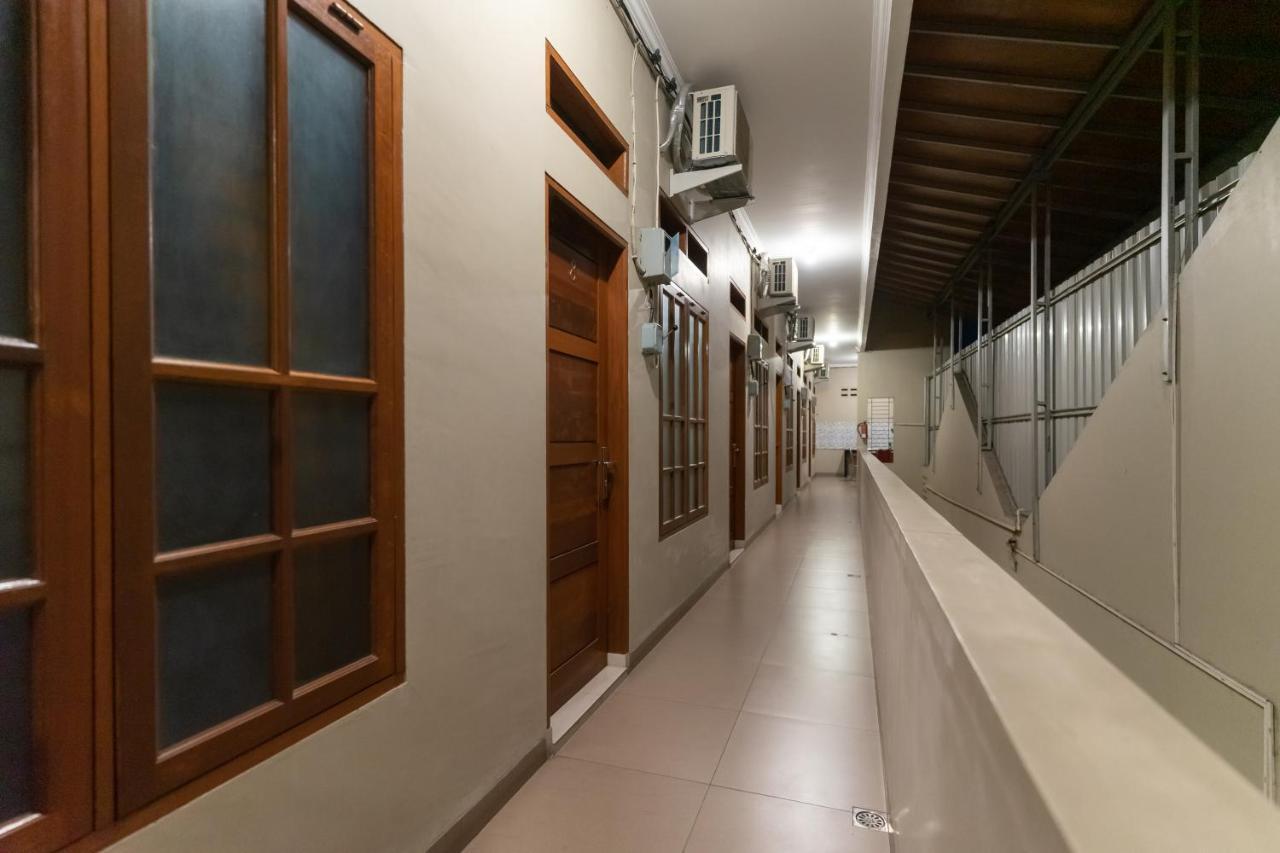 Reddoorz At Joyce Guest House Medan Ngoại thất bức ảnh