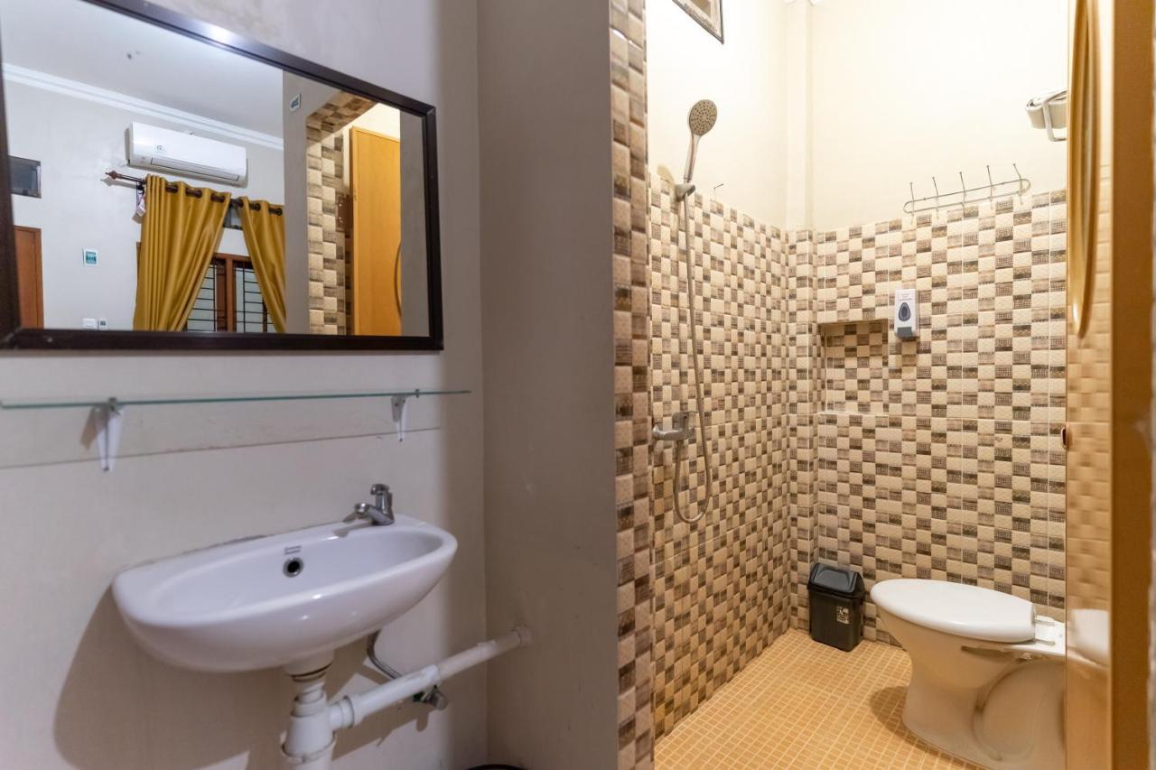 Reddoorz At Joyce Guest House Medan Ngoại thất bức ảnh