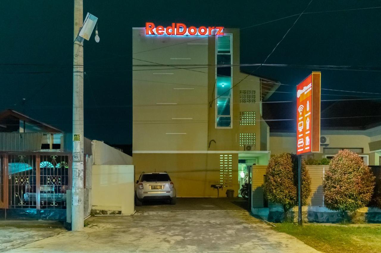 Reddoorz At Joyce Guest House Medan Ngoại thất bức ảnh