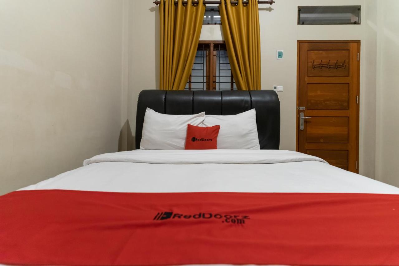Reddoorz At Joyce Guest House Medan Ngoại thất bức ảnh