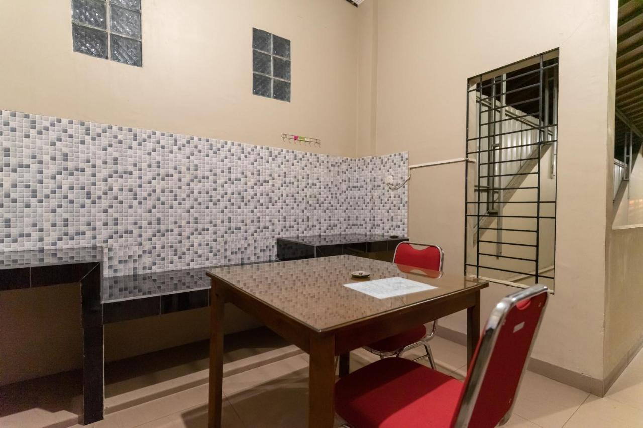Reddoorz At Joyce Guest House Medan Ngoại thất bức ảnh